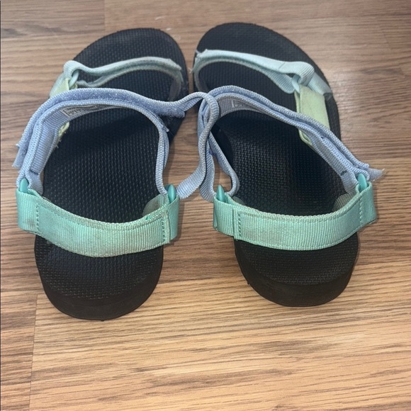 Teva woman’s size 10 - Picture 3 of 4